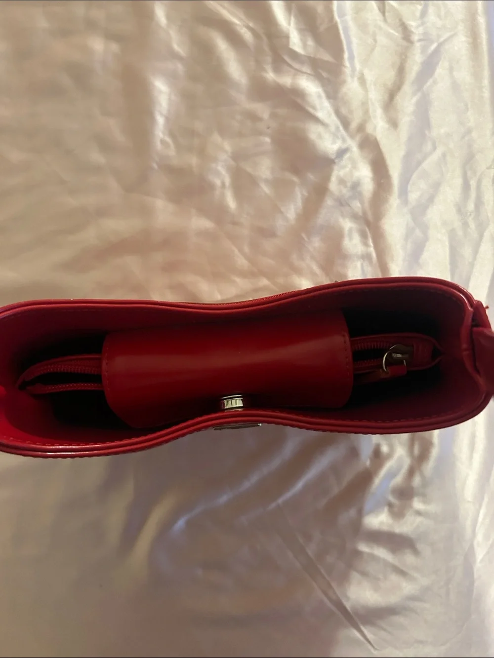 Red Shoulder Bag with Metallic G Accent